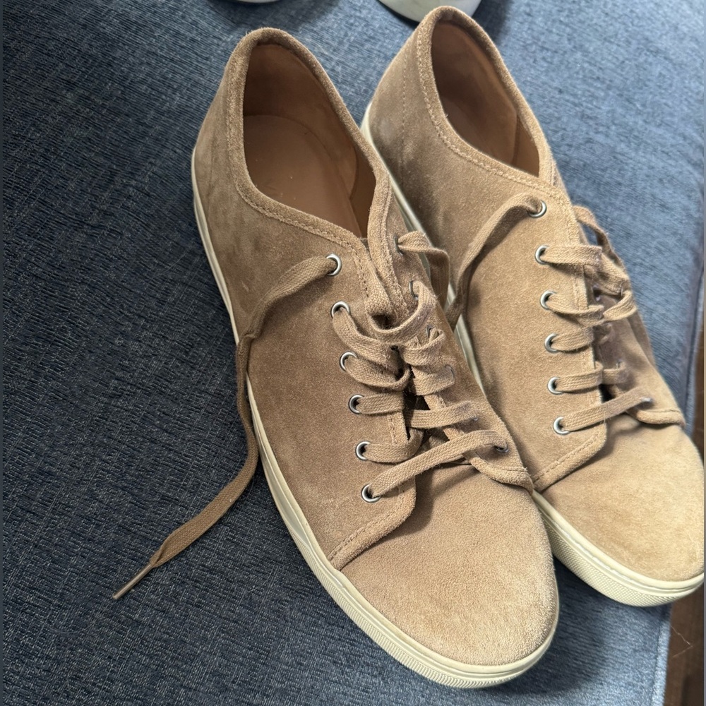 Men’s casual sneakers